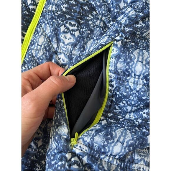Title Nine Women's Puffer Hooded Lightweight Jacket Coat Size L Blue Pattern - Picture 12 of 12